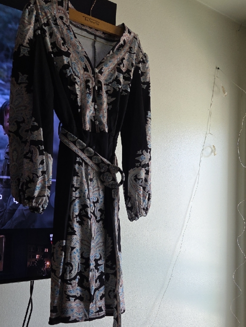 Black Paisley-Print V-Neck Boho Dress with Belt - Picture 4 of 7